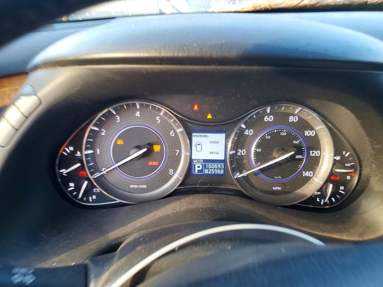 2011 INFINITI QX56 photo 9