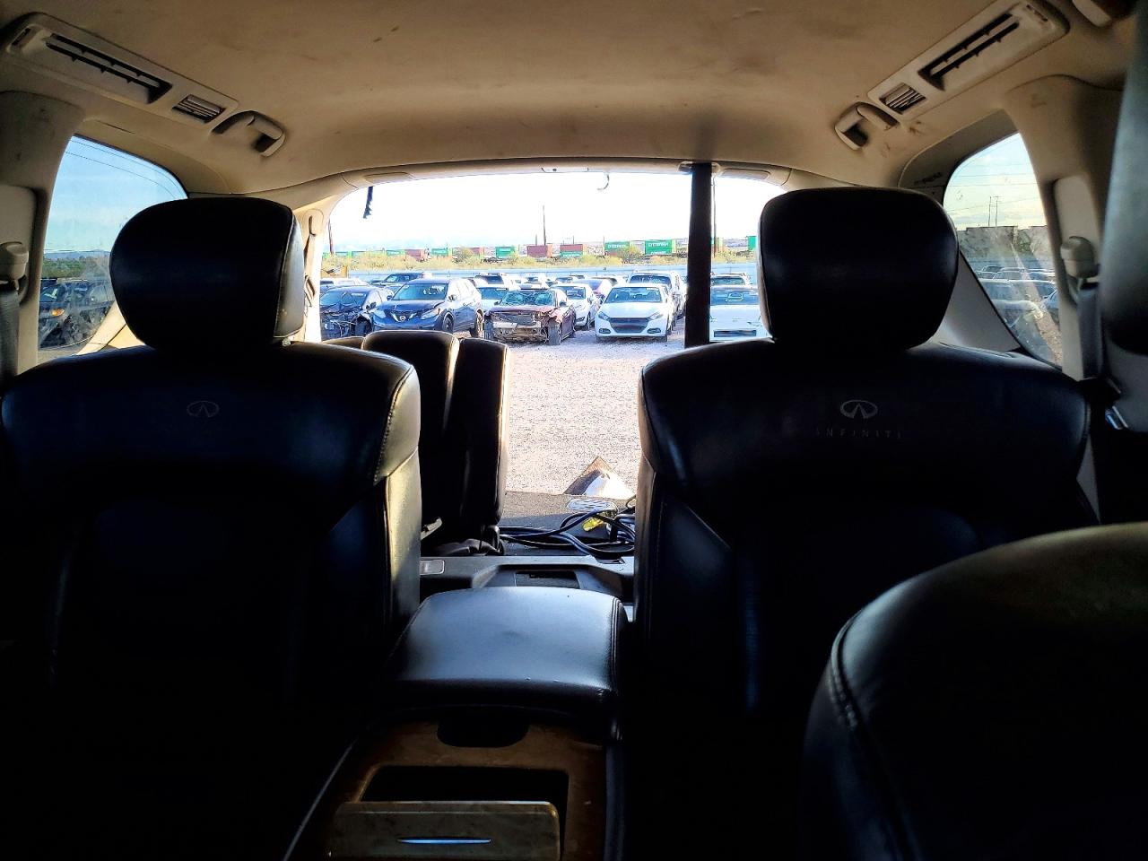 2011 INFINITI QX56 photo 10
