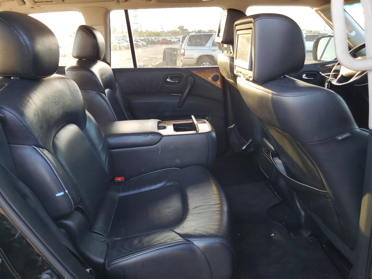 2011 INFINITI QX56 photo 11