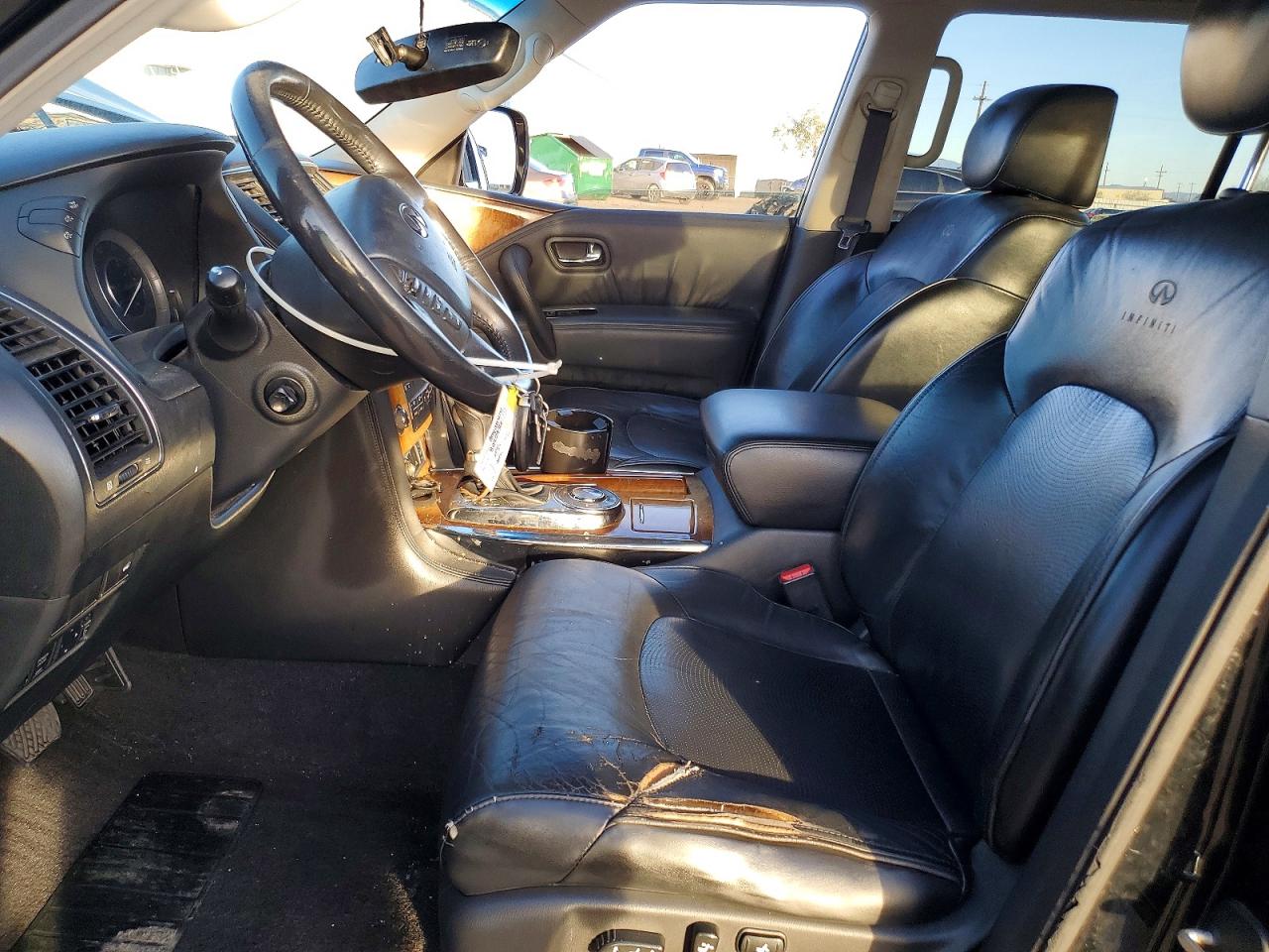 2011 INFINITI QX56 photo 7
