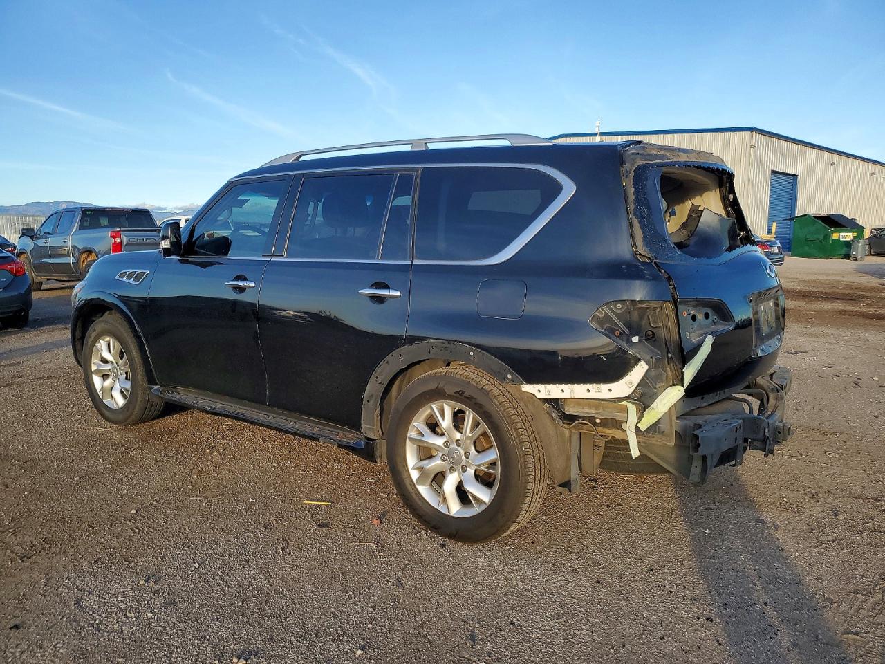 2011 INFINITI QX56 photo 2