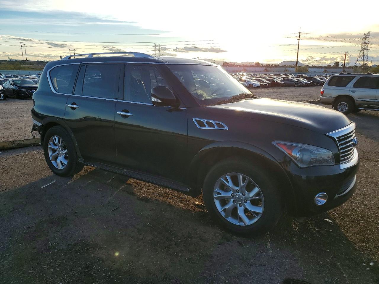 2011 INFINITI QX56 photo 4