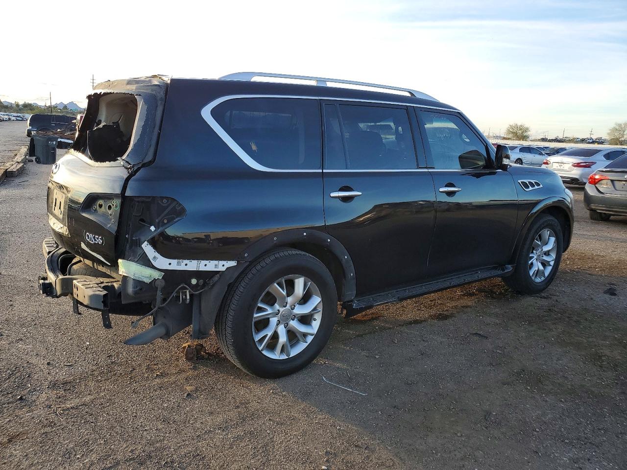 2011 INFINITI QX56 photo 3