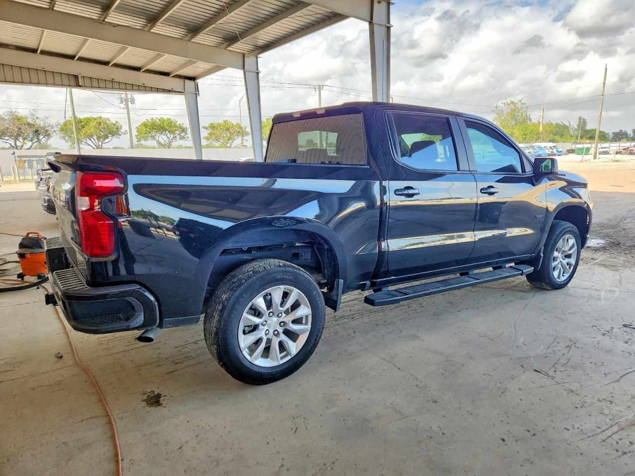 2023 CHEVROLET SILVERADO C1500 CUSTOM photo 3