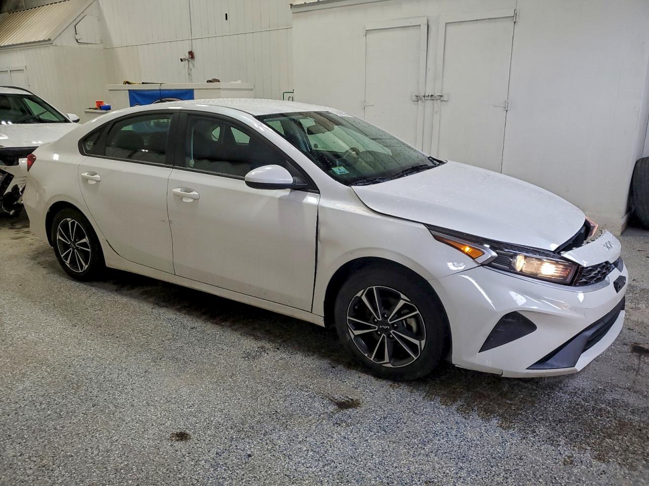 2024 KIA FORTE LX photo 4