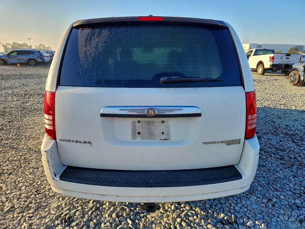 2010 CHRYSLER TOWN & COUNTRY TOURING photo 6