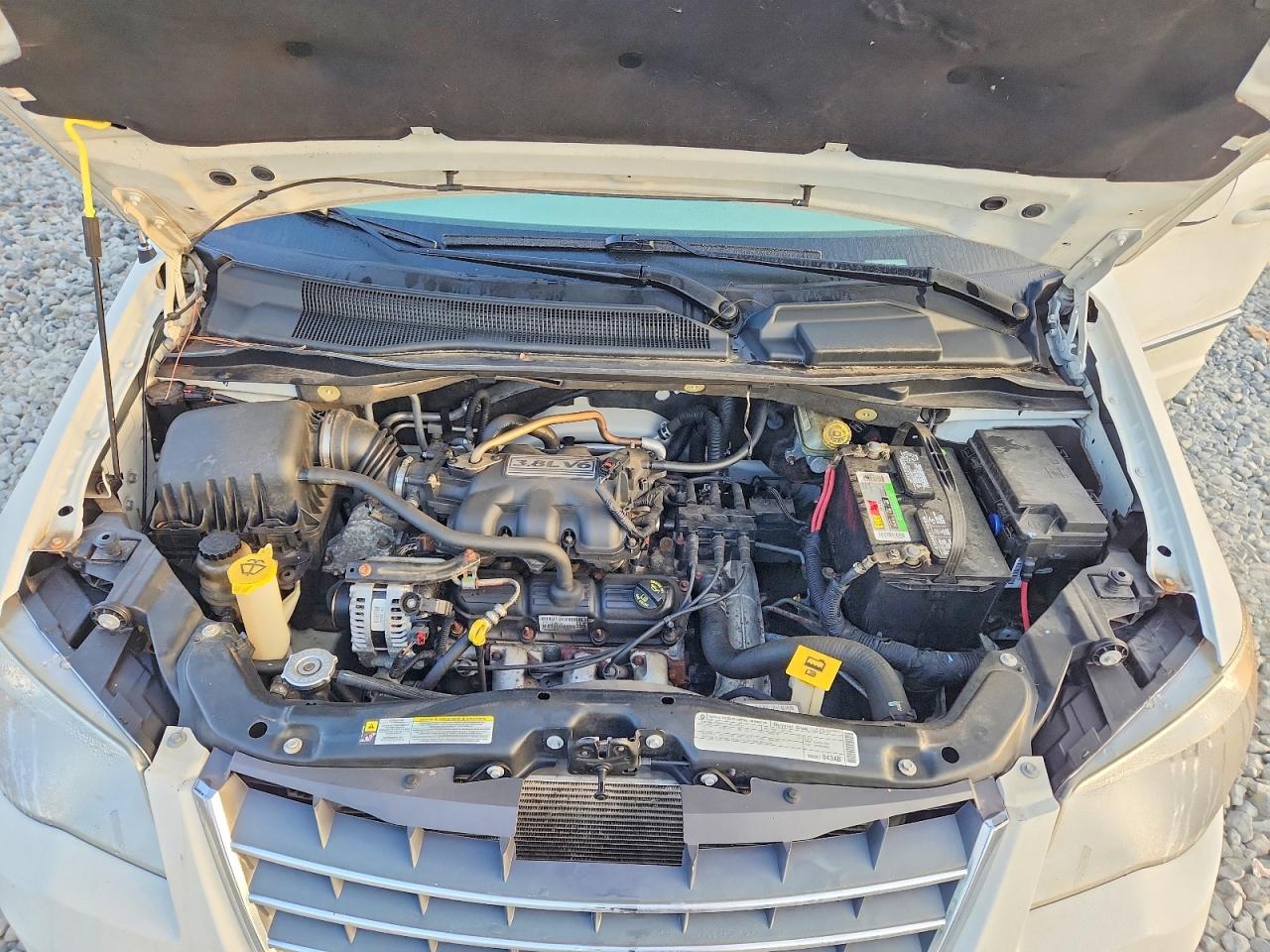 2010 CHRYSLER TOWN & COUNTRY TOURING photo 12