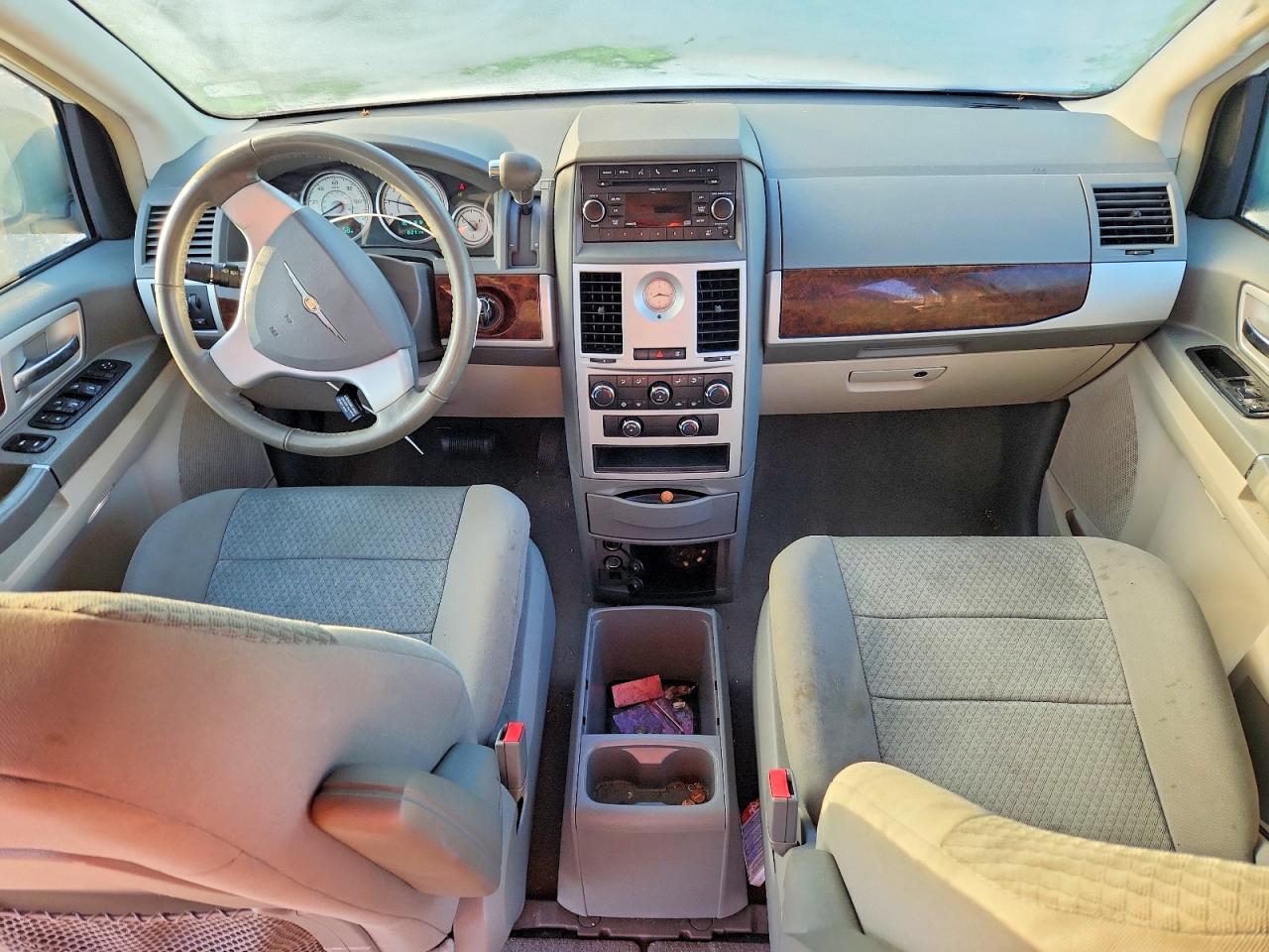 2010 CHRYSLER TOWN & COUNTRY TOURING photo 8