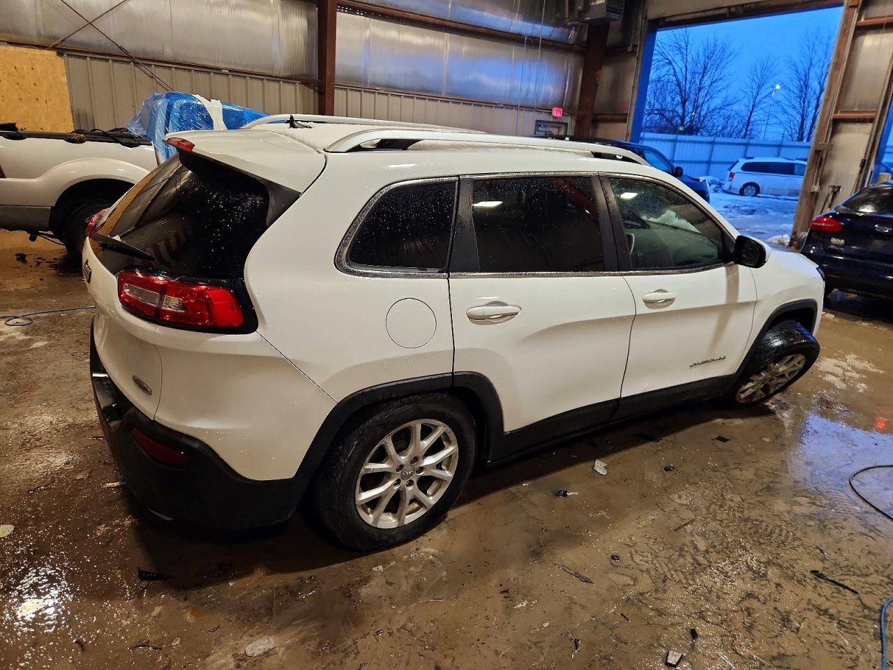 2016 JEEP CHEROKEE LATITUDE photo 3