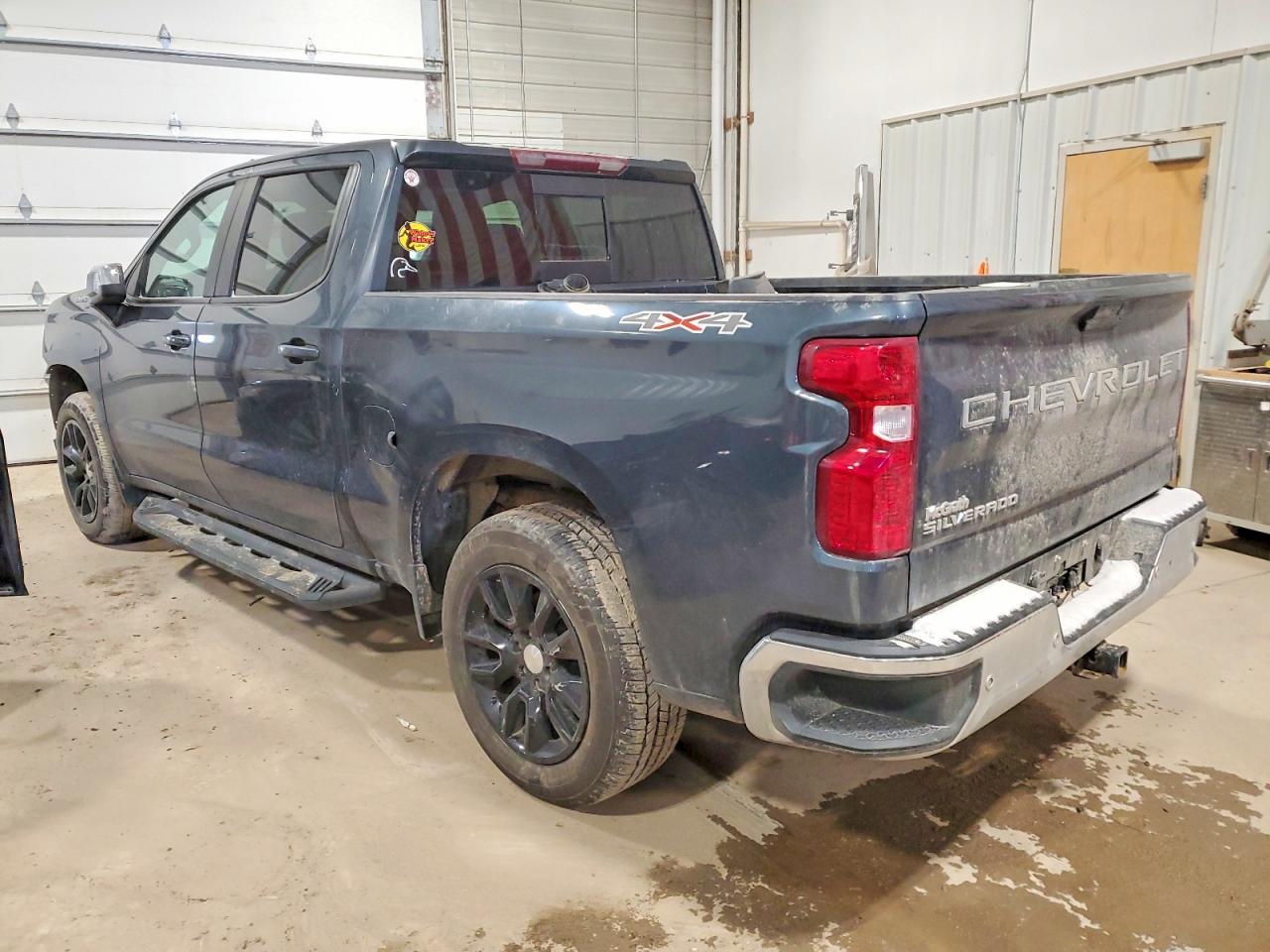 2021 CHEVROLET SILVERADO K1500 LT photo 2