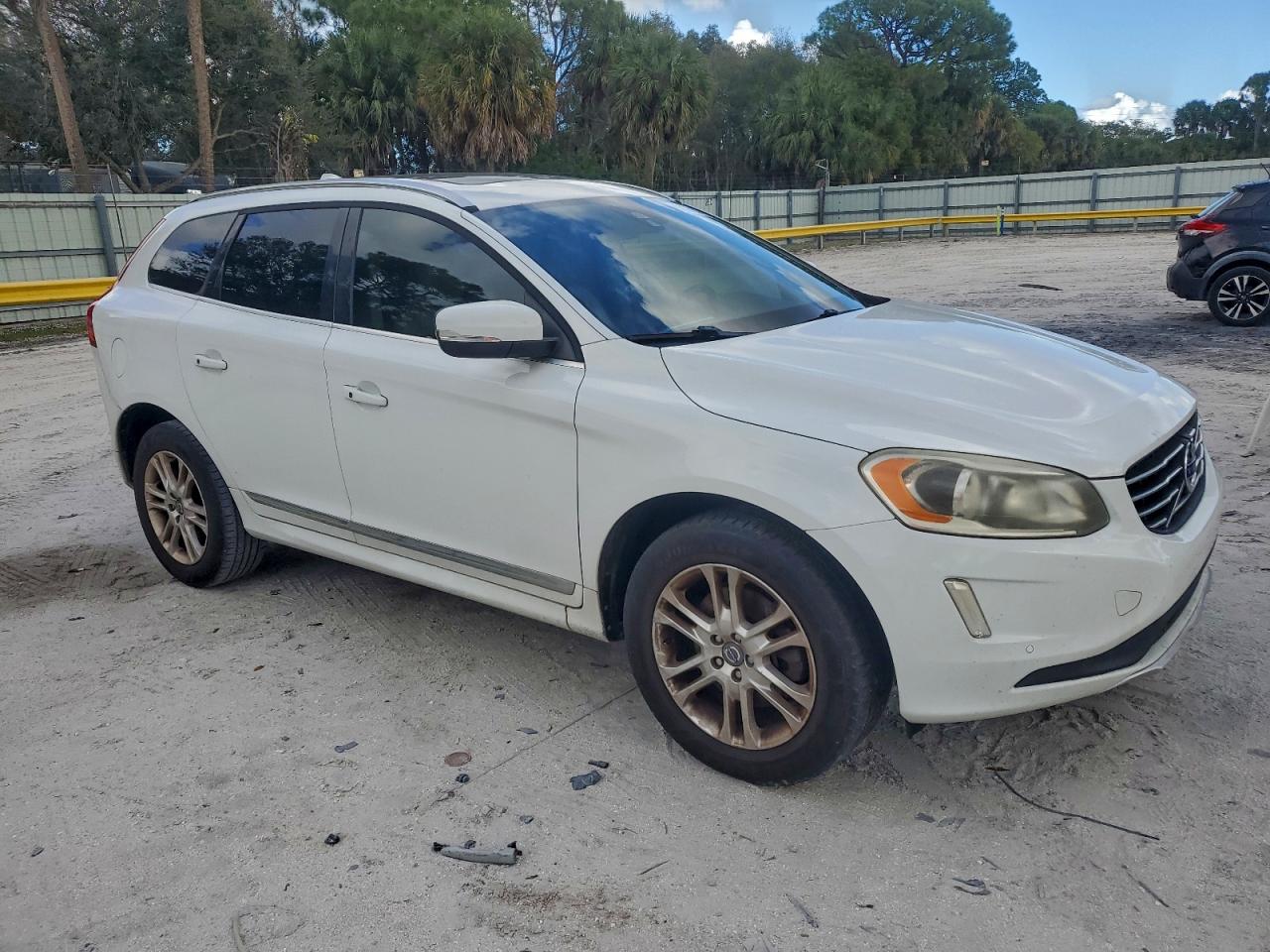 2015 VOLVO XC60 T5 PREMIER photo 4