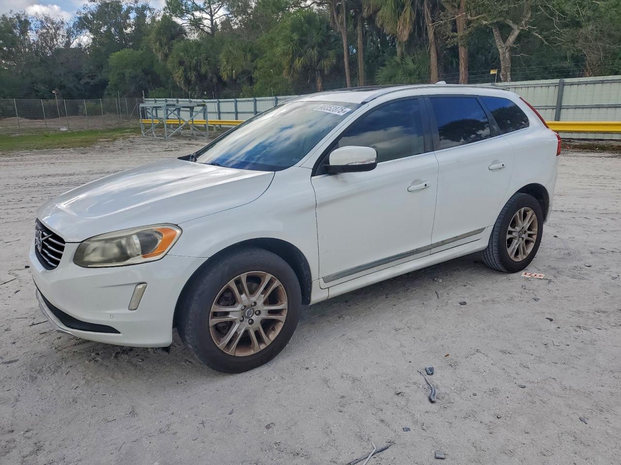 2015 VOLVO XC60