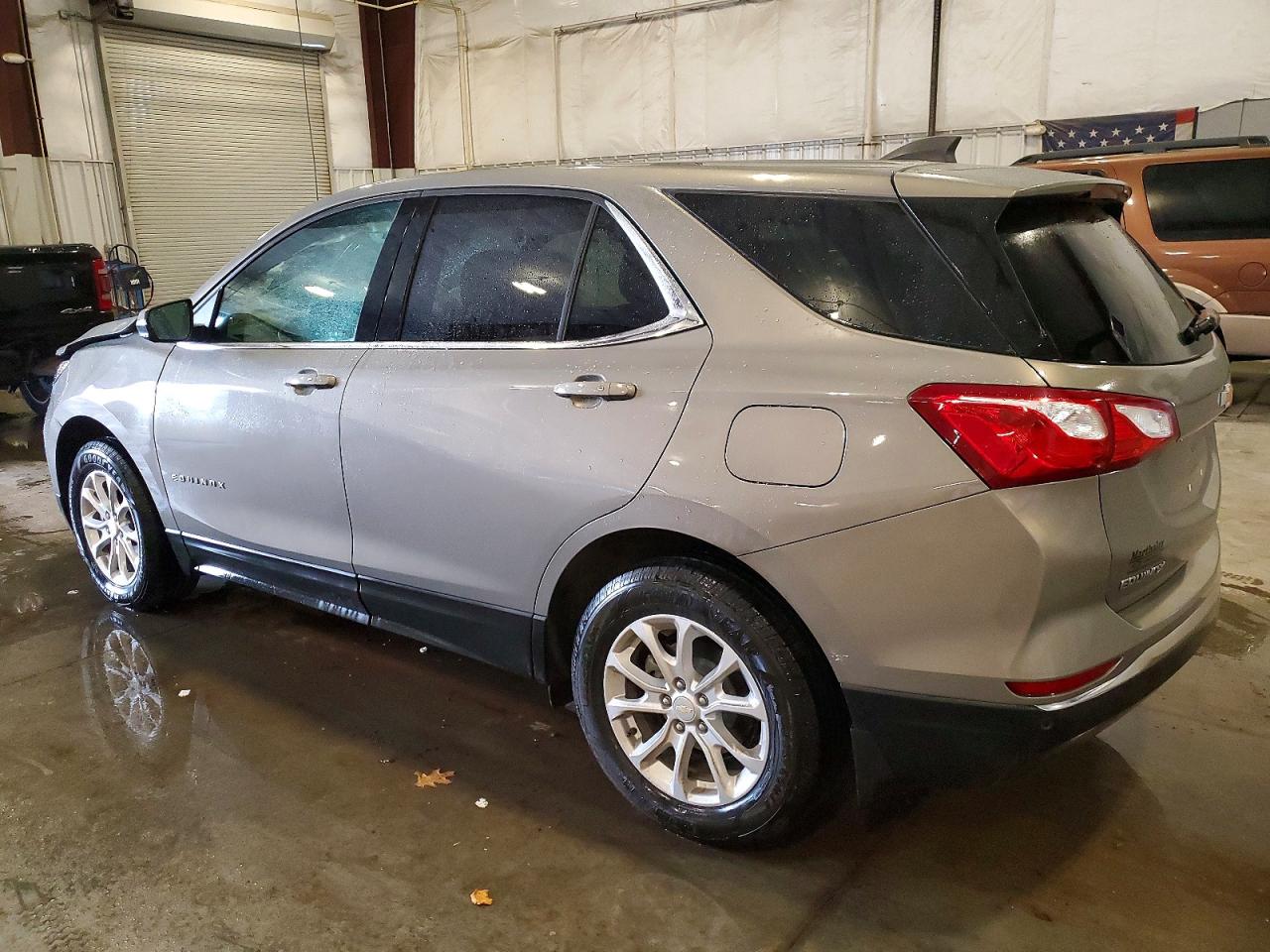 2018 CHEVROLET EQUINOX LT photo 2