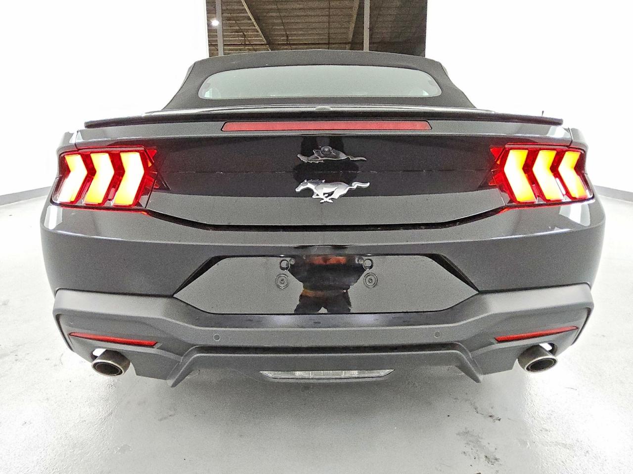 2025 FORD MUSTANG photo 6