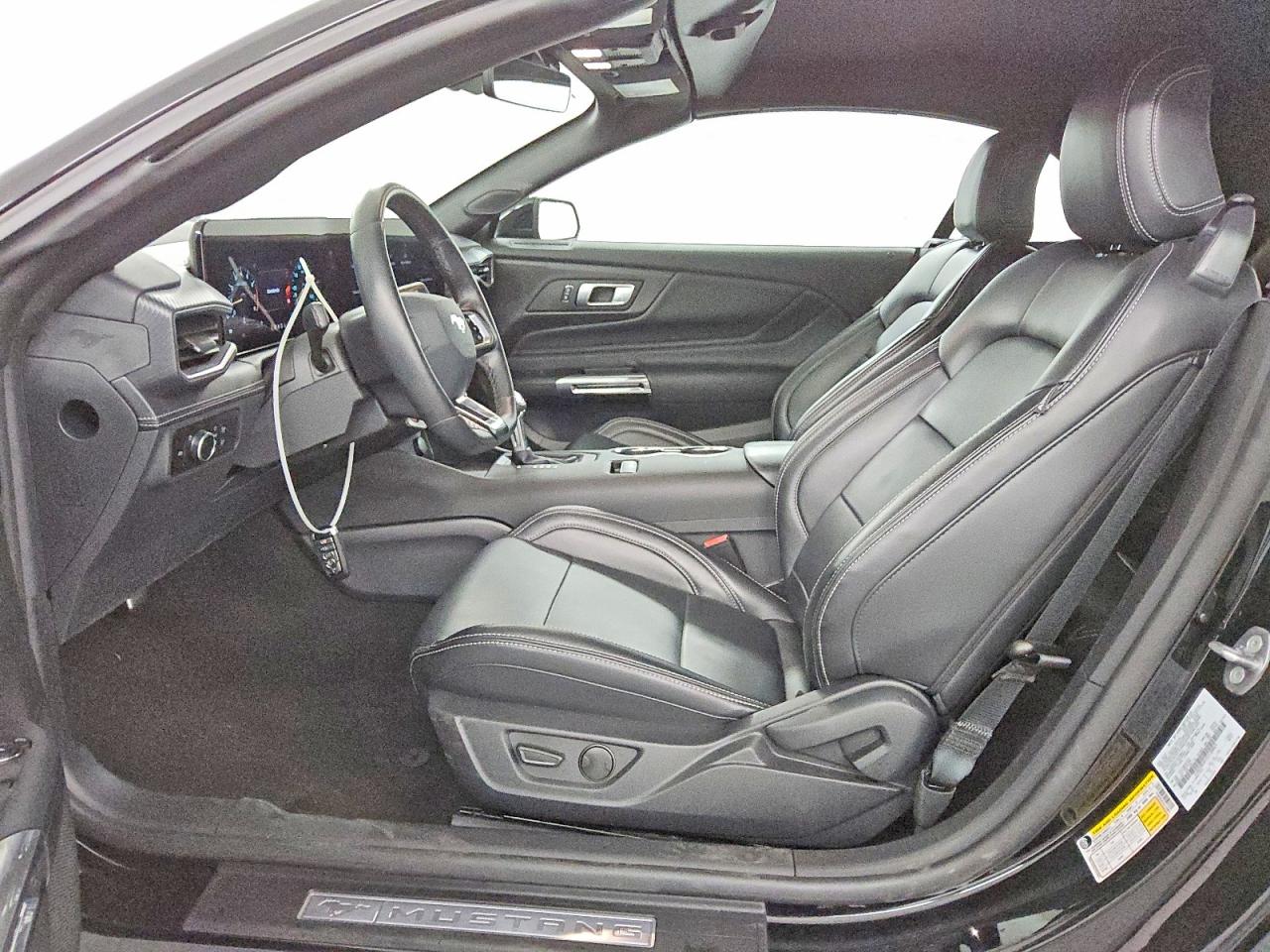 2025 FORD MUSTANG photo 7