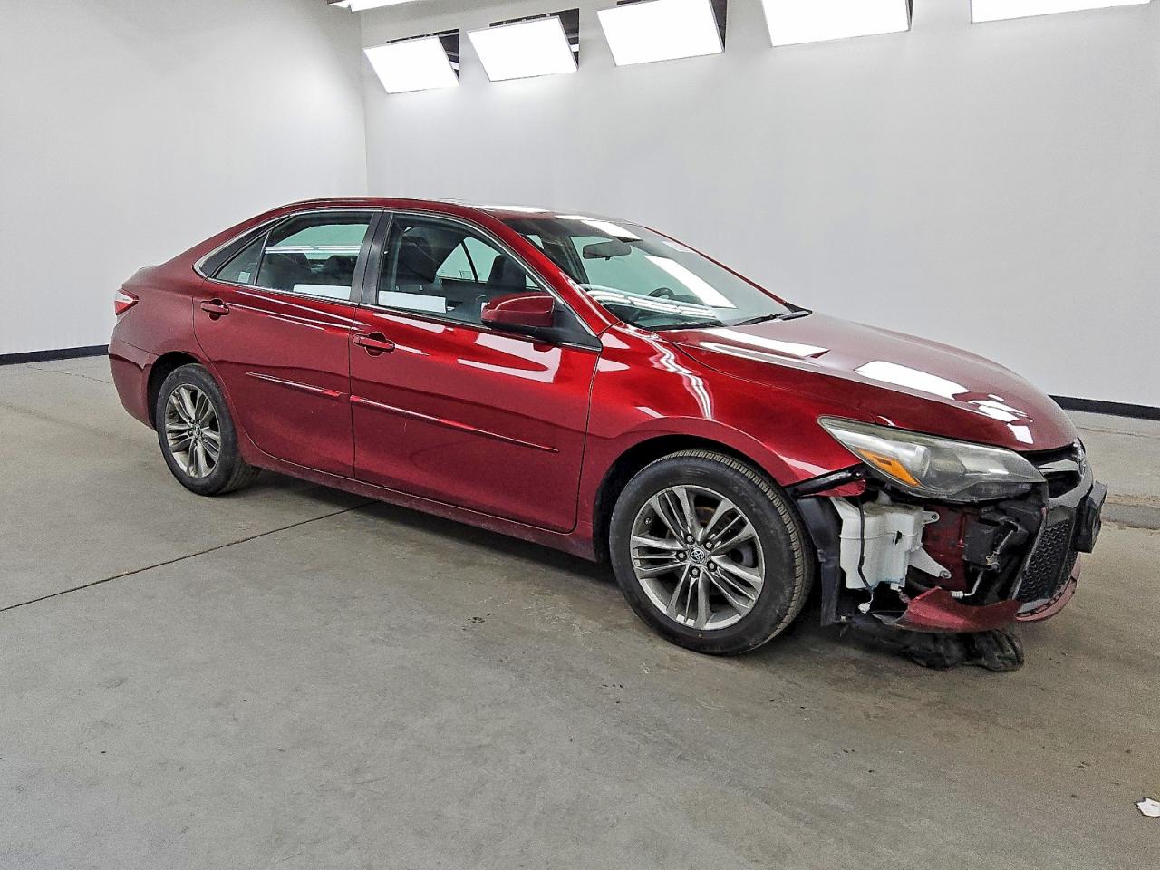 2015 TOYOTA CAMRY LE photo 4