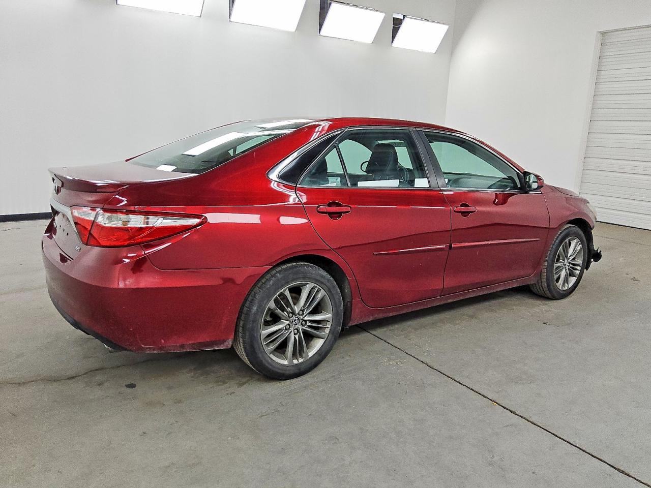 2015 TOYOTA CAMRY LE photo 3