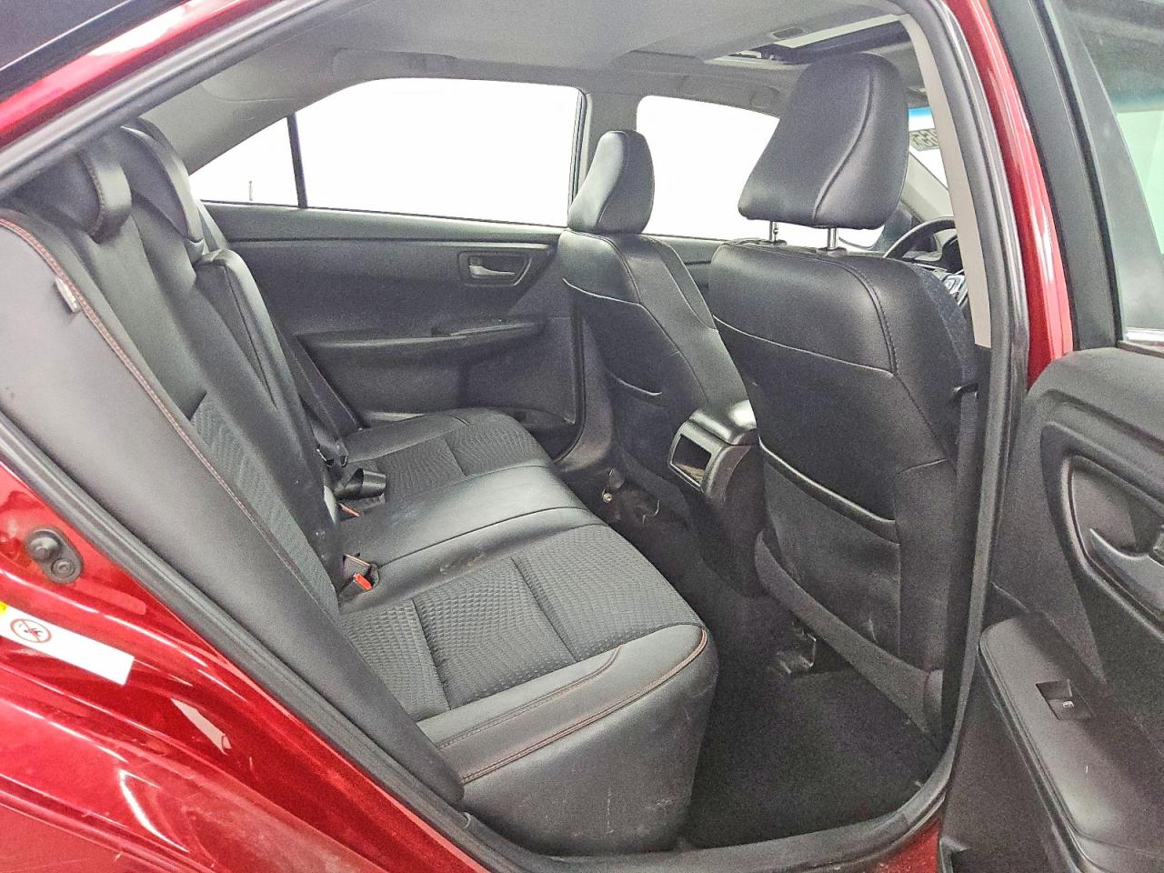 2015 TOYOTA CAMRY LE photo 10