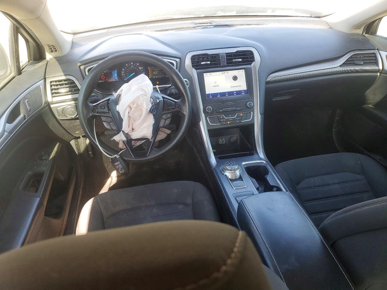 2020 FORD FUSION SE photo 8