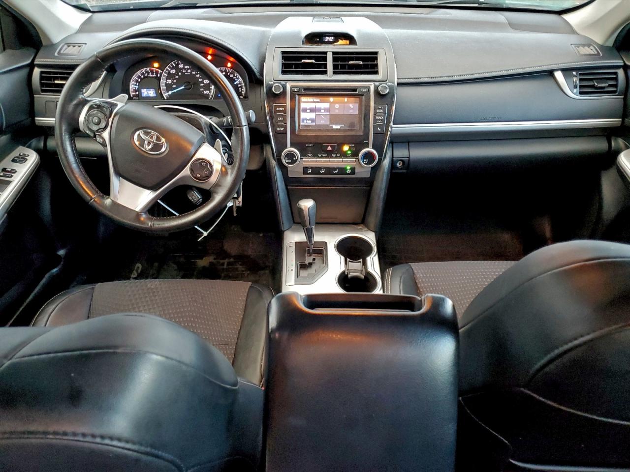 2014 TOYOTA CAMRY L photo 8