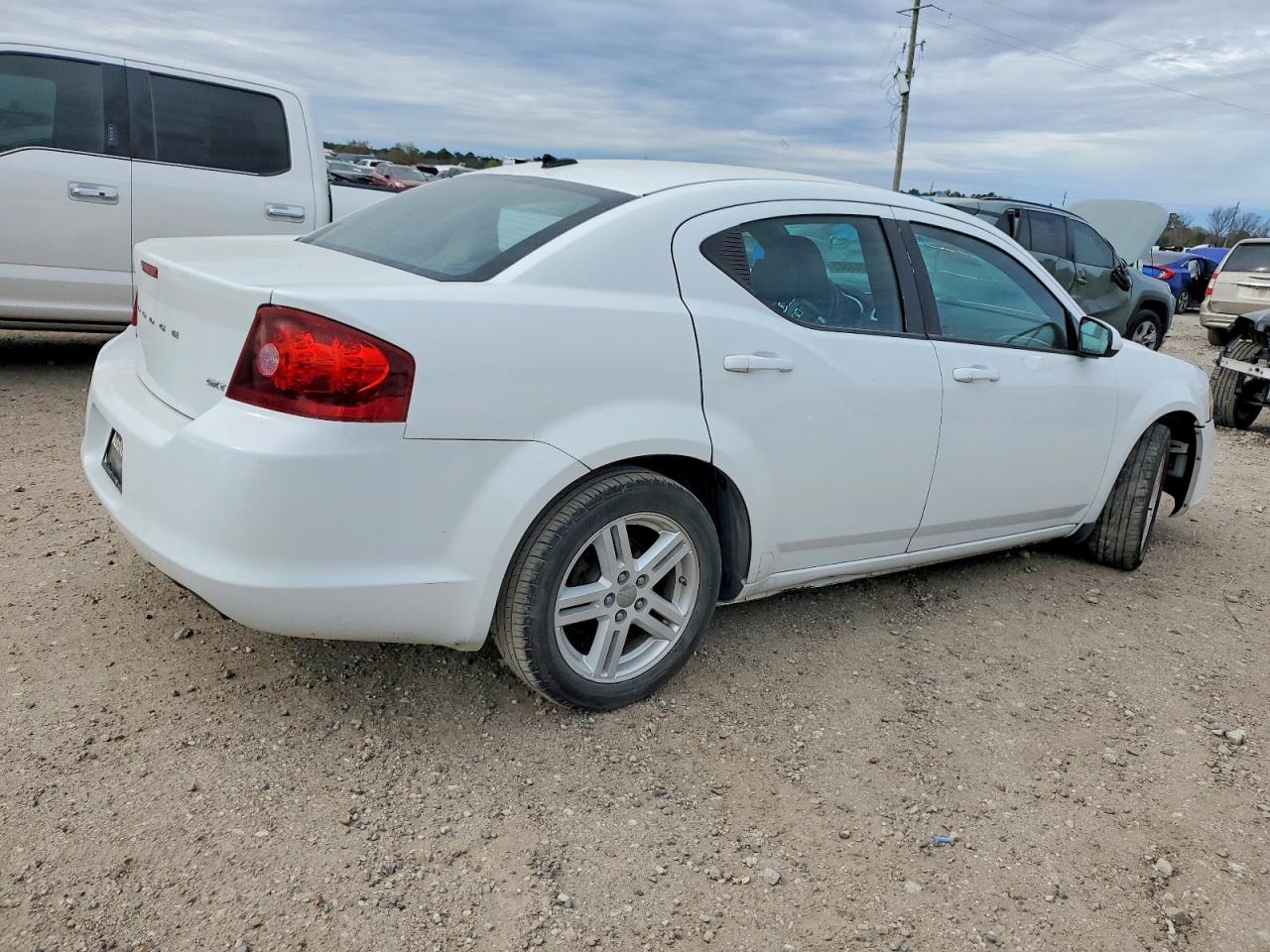 2012 DODGE AVENGER SXT photo 3