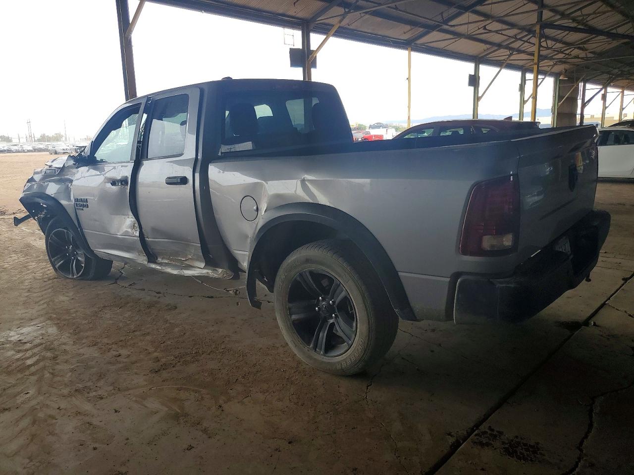2022 RAM 1500 CLASSIC SLT photo 2