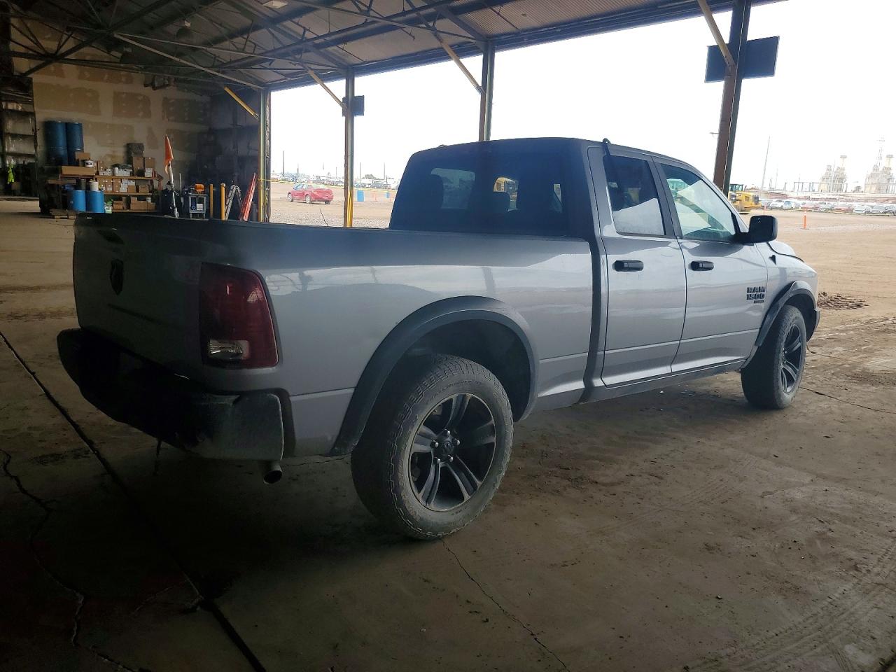 2022 RAM 1500 CLASSIC SLT photo 3
