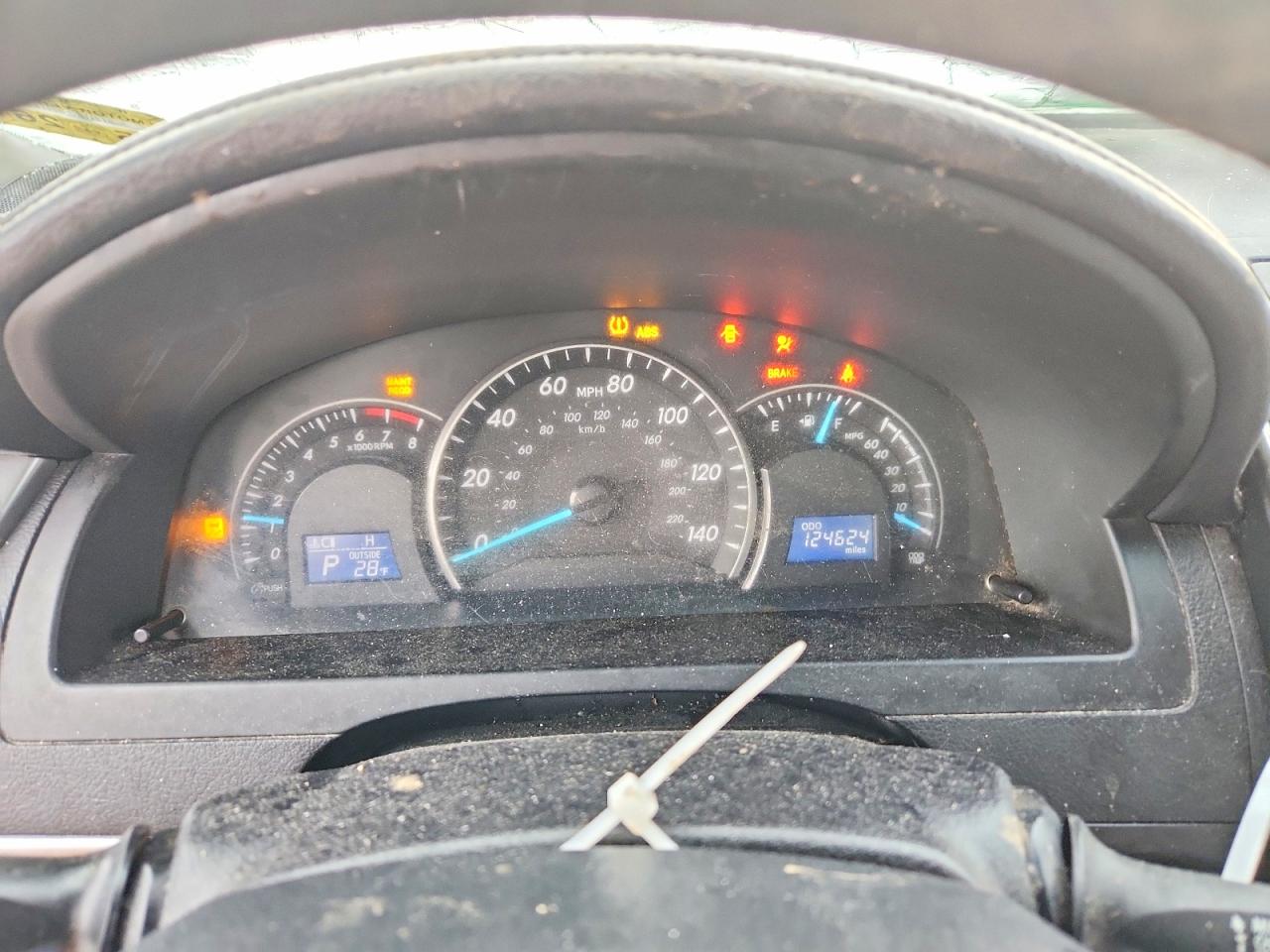 2013 TOYOTA CAMRY L photo 9