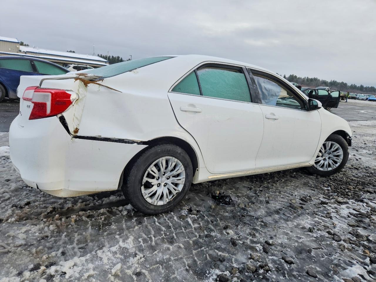 2013 TOYOTA CAMRY L photo 3