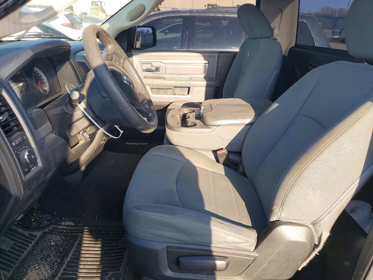 2013 RAM 1500 ST photo 7
