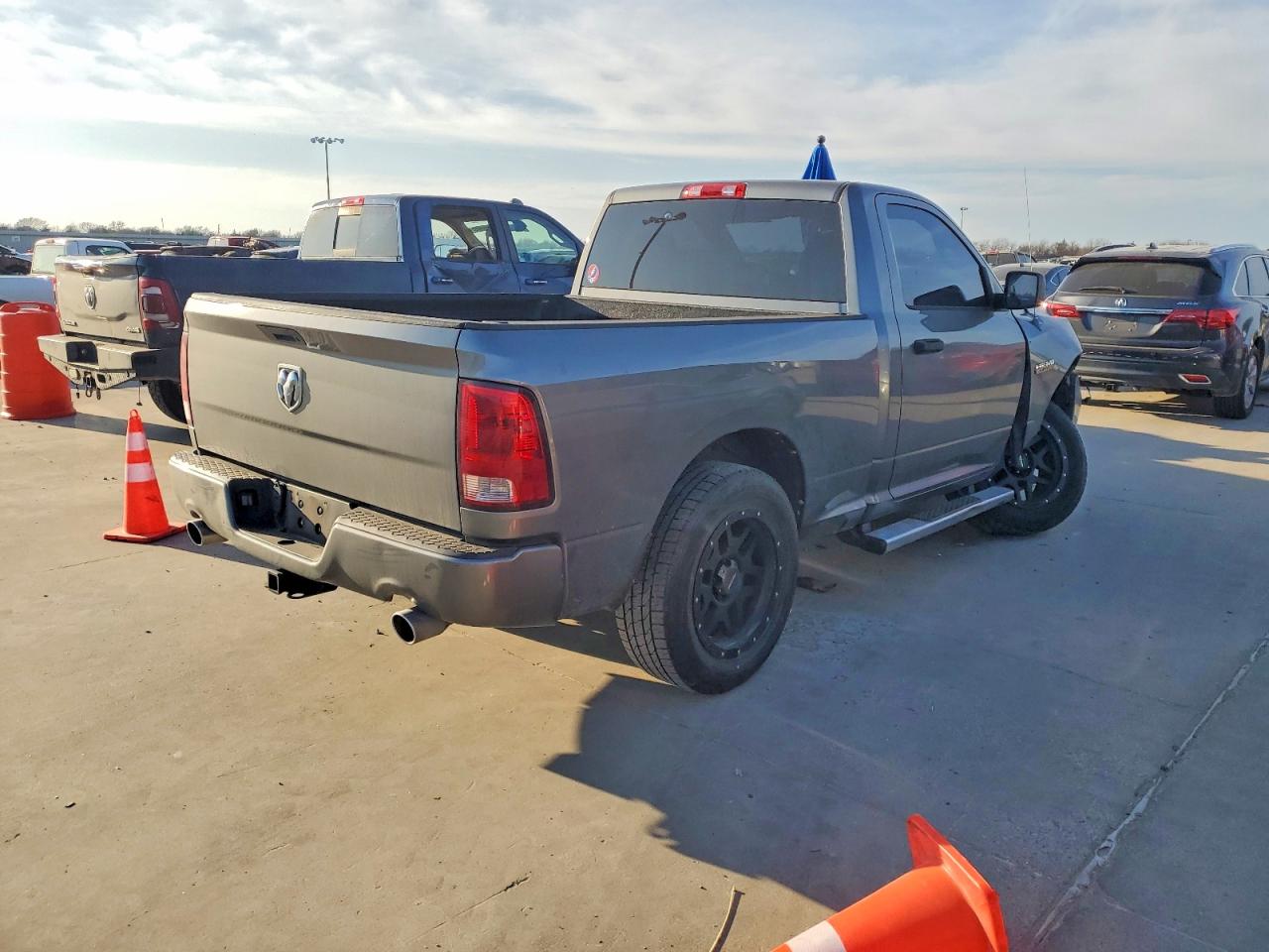 2013 RAM 1500 ST photo 3