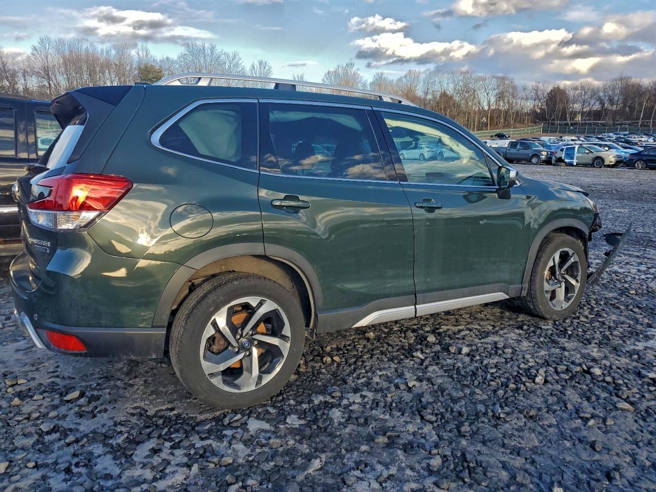 2024 SUBARU FORESTER TOURING photo 3