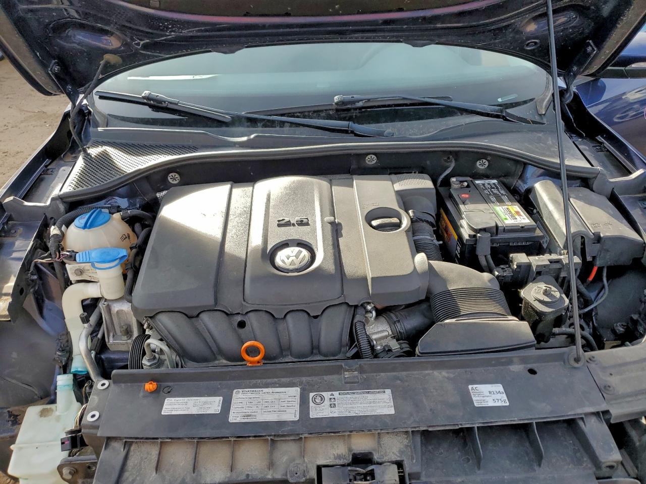 2012 VOLKSWAGEN PASSAT S photo 11