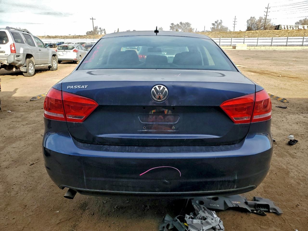 2012 VOLKSWAGEN PASSAT S photo 6