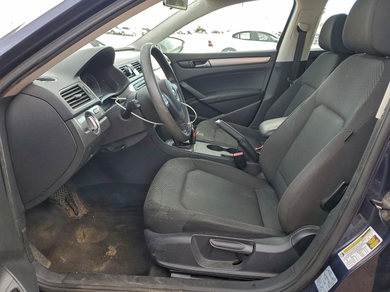 2012 VOLKSWAGEN PASSAT S photo 7