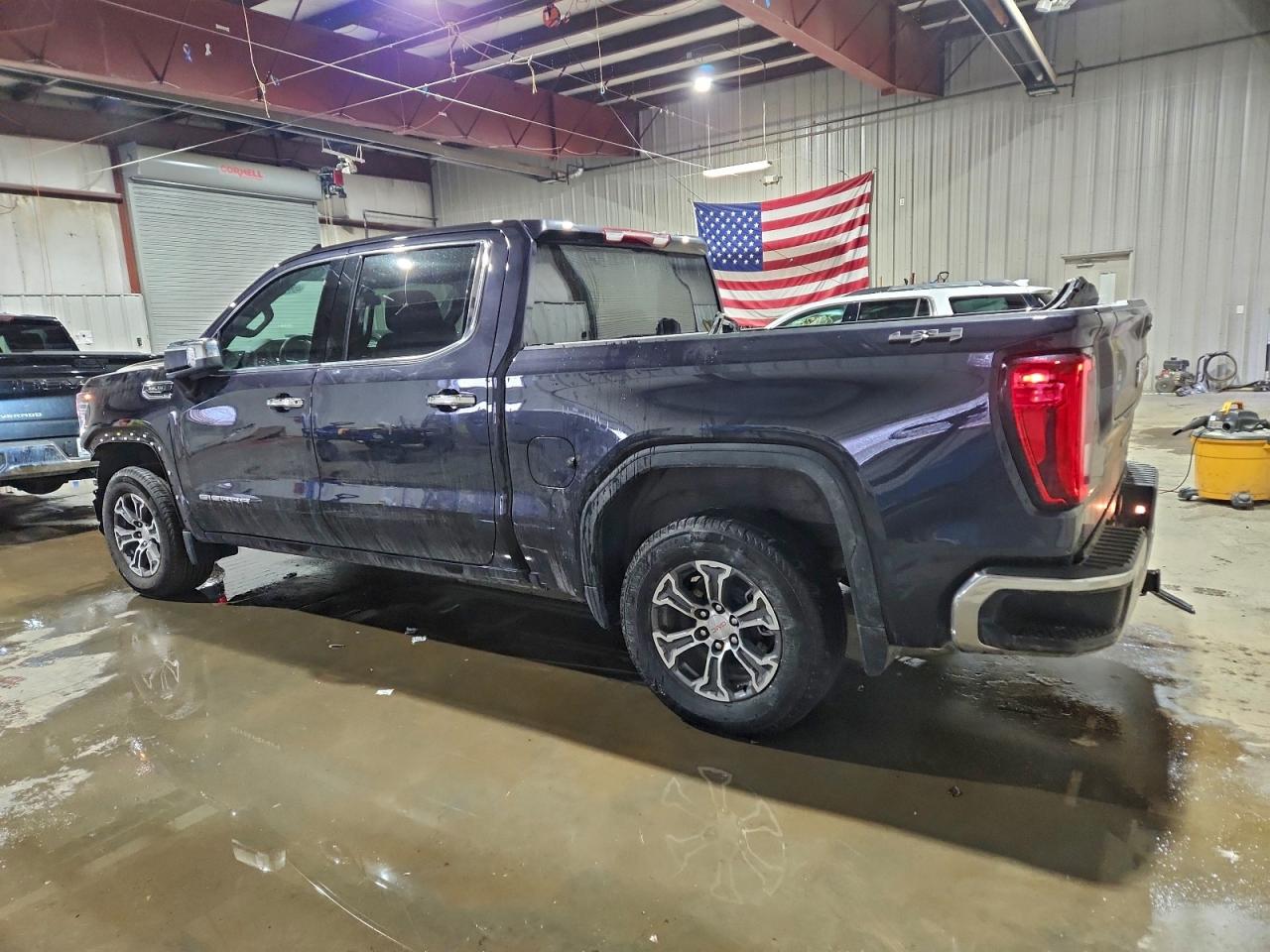 2025 GMC SIERRA K1500 SLT photo 2