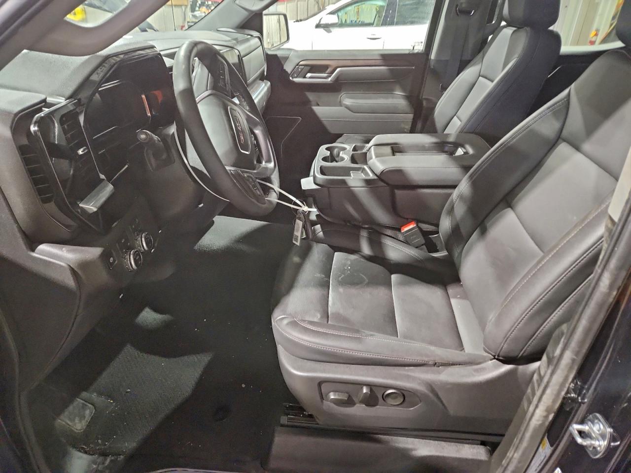 2025 GMC SIERRA K1500 SLT photo 7