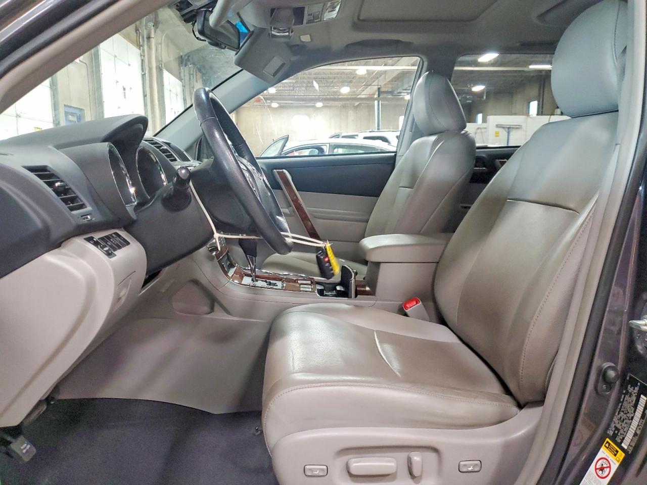 2013 TOYOTA HIGHLANDER LIMITED photo 7