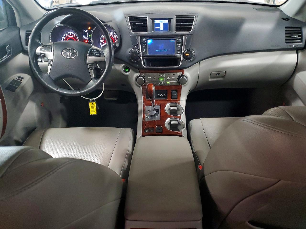 2013 TOYOTA HIGHLANDER LIMITED photo 8