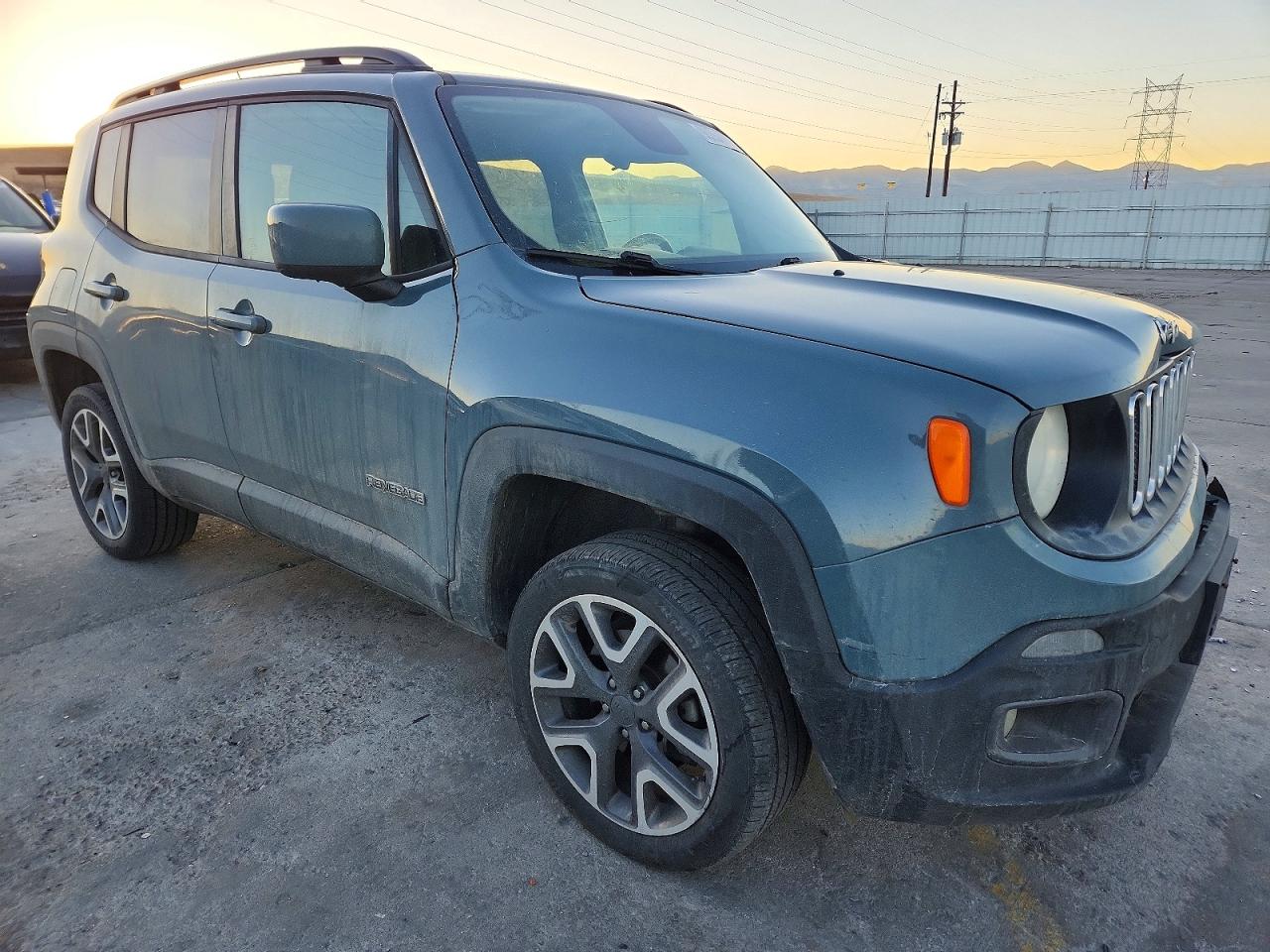 2017 JEEP RENEGADE LATITUDE photo 4