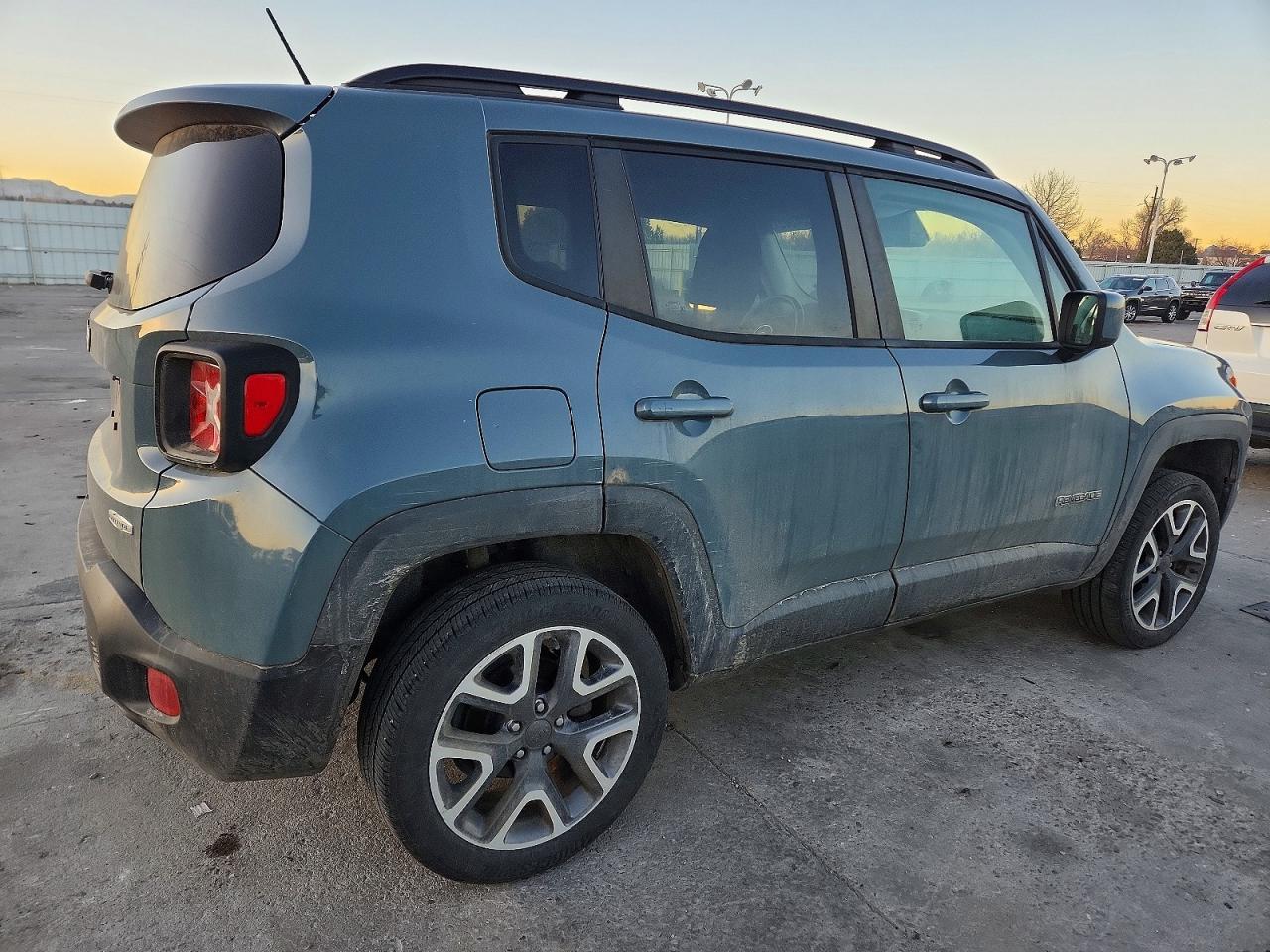 2017 JEEP RENEGADE LATITUDE photo 3