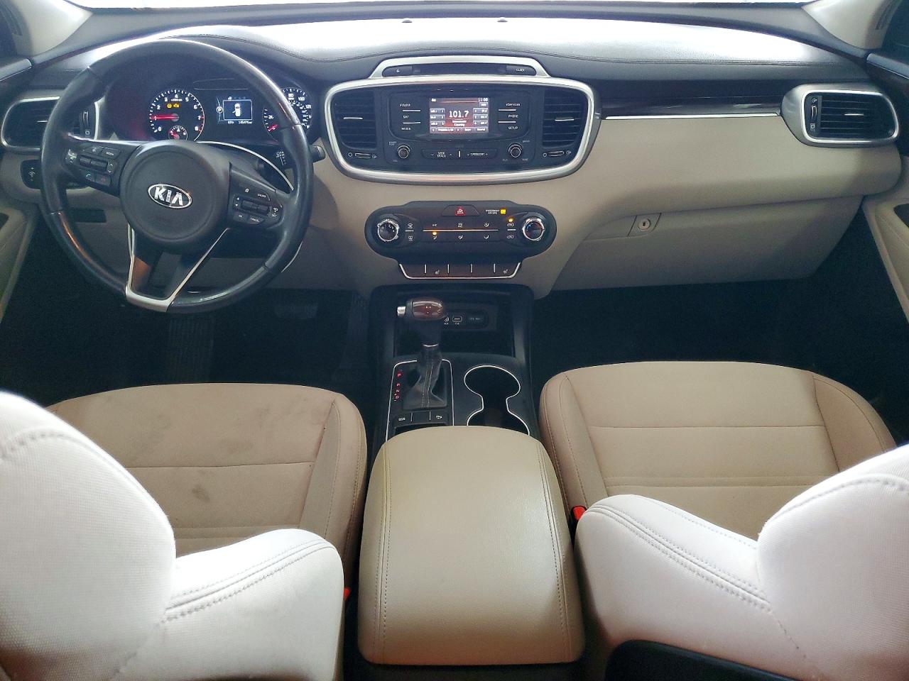 2016 KIA SORENTO LX photo 8
