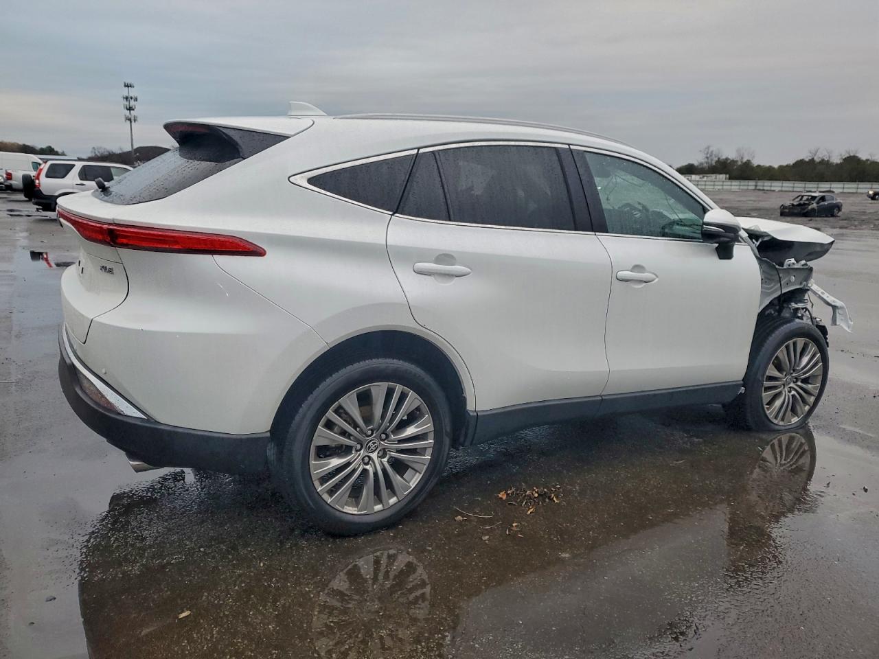 2024 TOYOTA VENZA LE photo 3