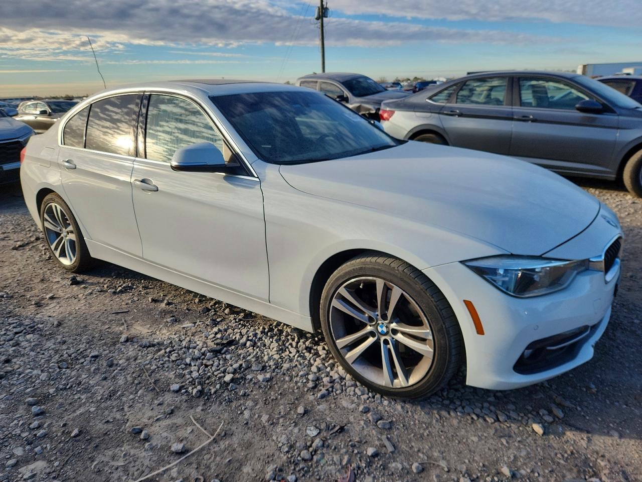 2017 BMW 330 I photo 4