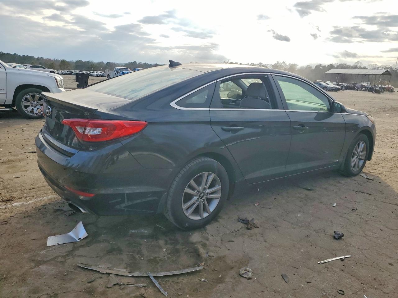 2015 HYUNDAI SONATA SE photo 3
