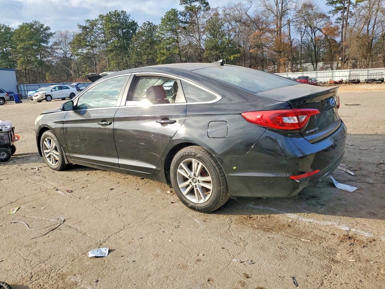 2015 HYUNDAI SONATA SE photo 2