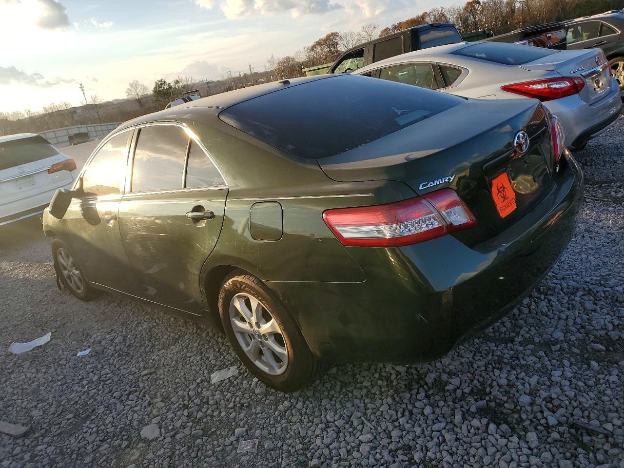 2011 TOYOTA CAMRY BASE photo 2