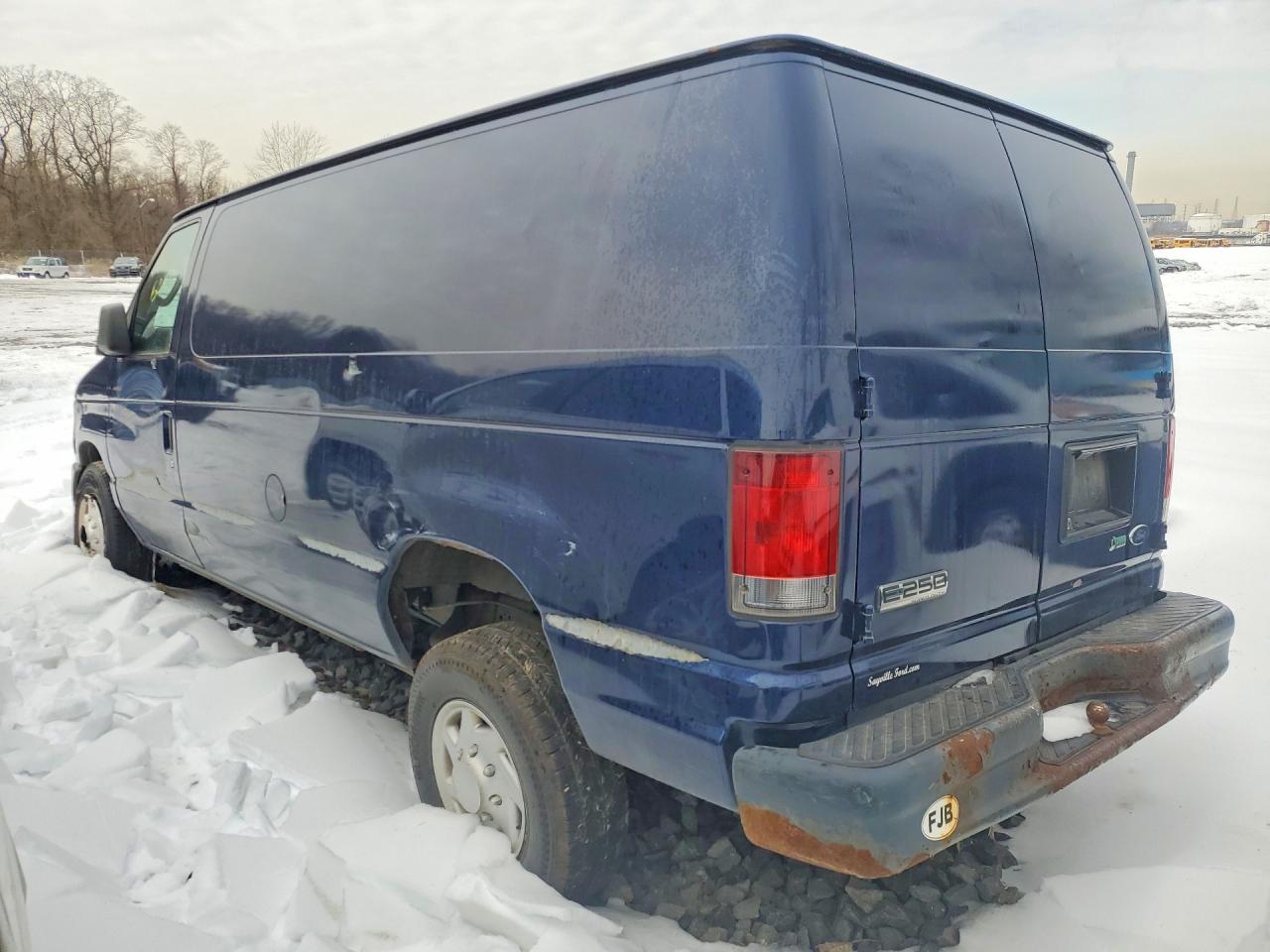 2010 FORD ECONOLINE E250 VAN photo 2
