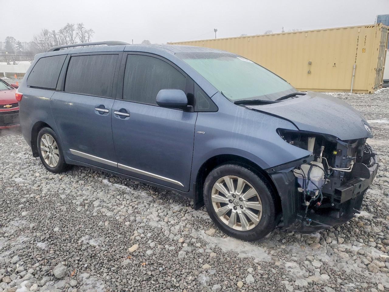 2016 TOYOTA SIENNA XLE photo 4