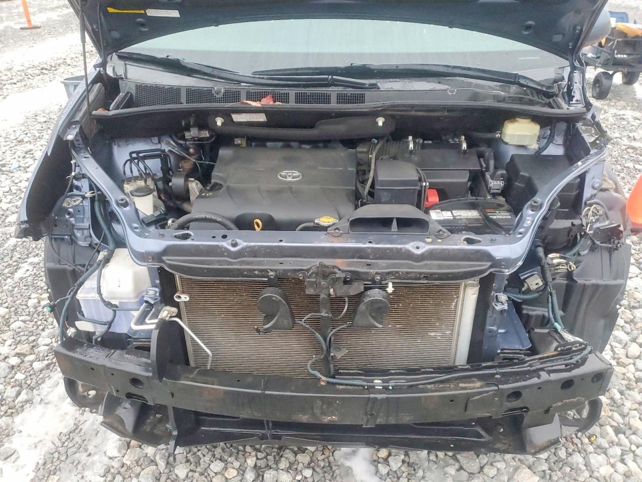 2016 TOYOTA SIENNA XLE photo 12